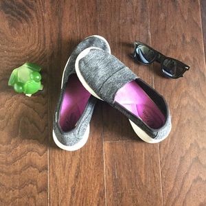 Slip-on LA Gear shoes!